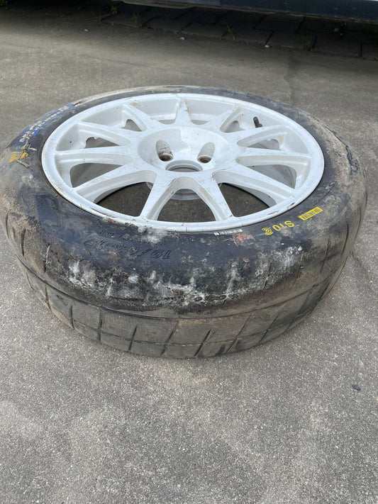 Unieke Rally Relikwieën - Originele Banden & Velgen van Max Decock Rallyteam