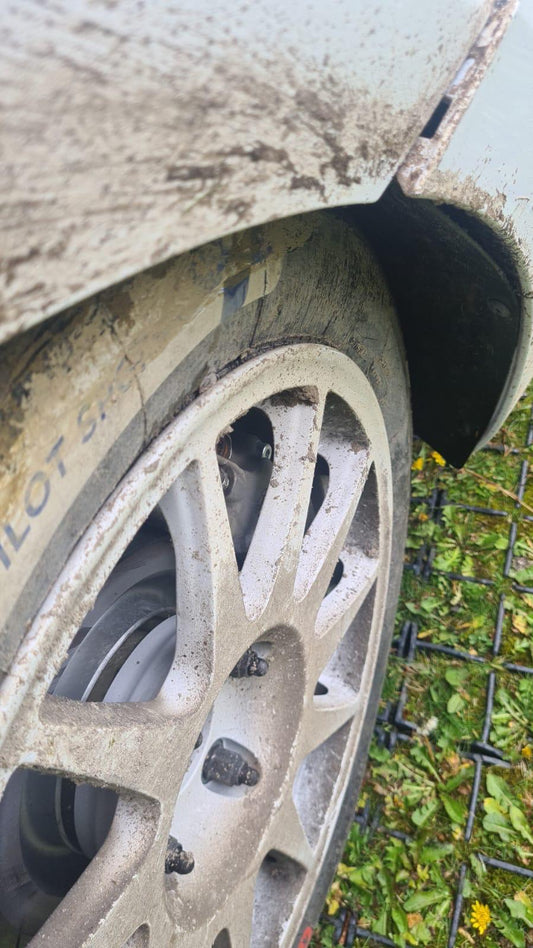 Unieke Rally Relikwieën - Originele Banden & Velgen van Max Decock Rallyteam